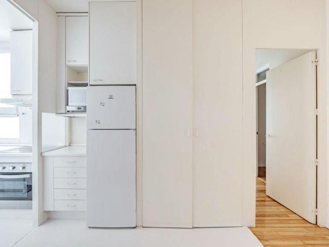 2 Bedroom Apartment with Balcony in Salamanca, Madrid Amsterdam Apartments for Rent