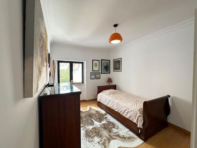 2 Bedroom Apartment with balcony, Monte Estoril, Cascais