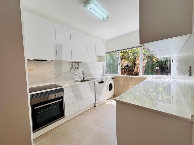 2 bedroom apartment with balcony, Paço de Arcos