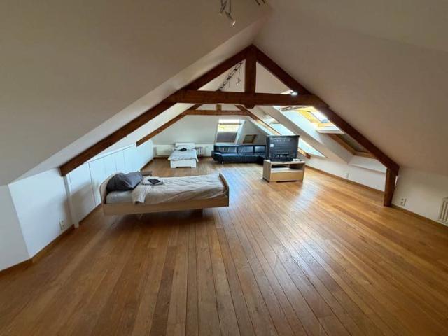 2 bedroom apartment with beamed ceiling and view