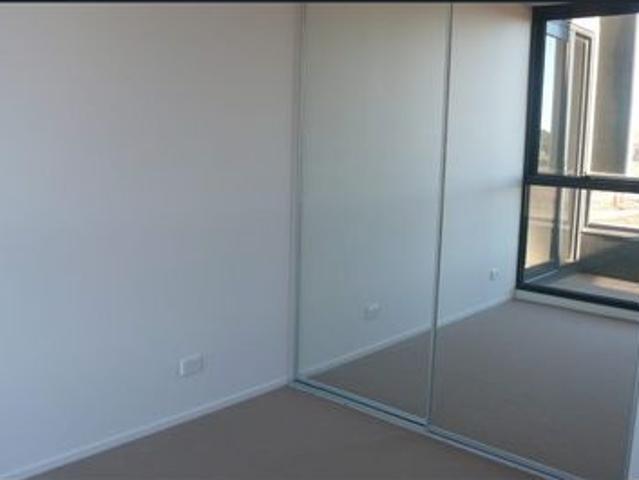 2 bedroom apartment with garage and view