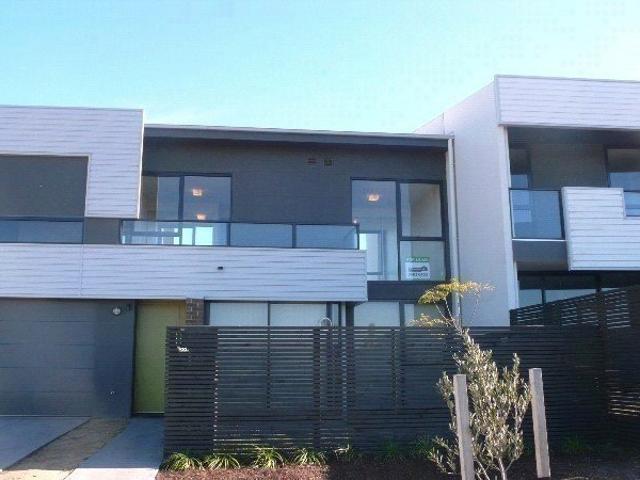 2 bedroom apartment with garage and view