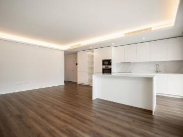 2 Bedroom Apartment with garden, Alcochete