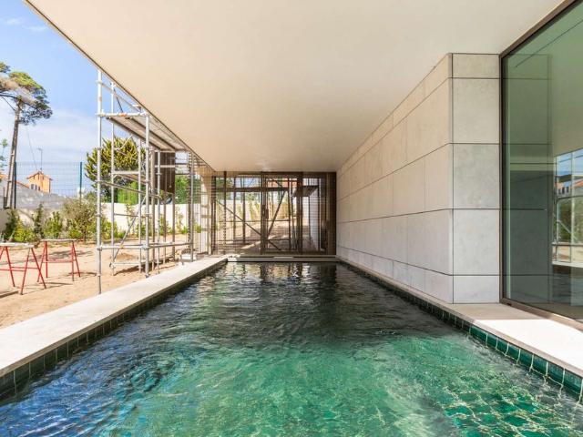 2 bedroom apartment with garden and pool for rent in Monte Estoril