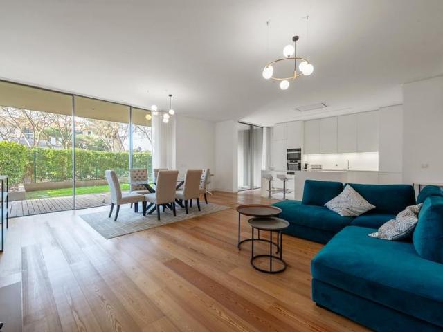 2 Bedroom Apartment with garden, Cascais