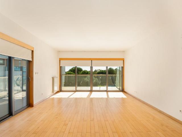 2 Bedroom Apartment with garden, Gandarinha, Cascais