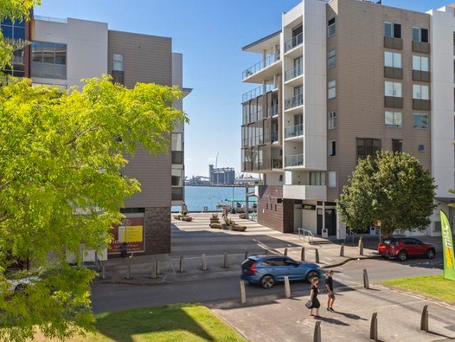 2 Bedroom Apartment with Harbourside Views