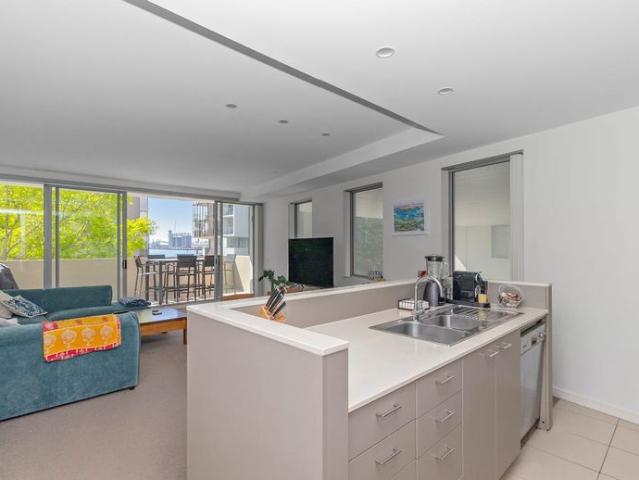2 Bedroom Apartment with Harbourside Views