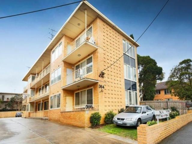 2 BEDROOM APARTMENT WITH LOTS OF NATURAL LIGHT | FLARE REAL ESTATE