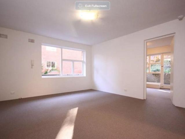 2 Bedroom Apartment with Large Front Courtyard