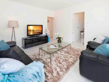 2 Bedroom Apartment With LUG