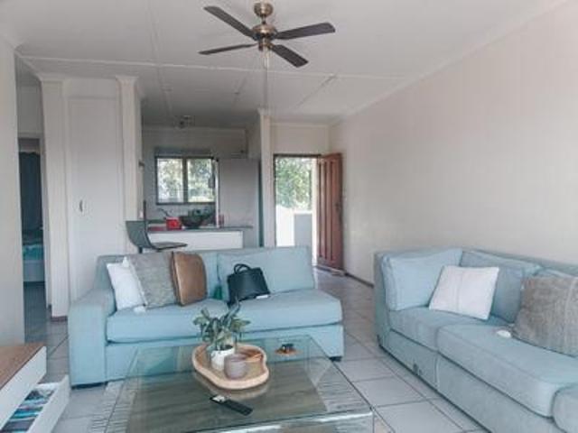 2 bedroom apartment with stunning di.