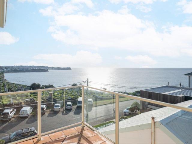 2 Bedroom Apartment with Stunning Ocean Views