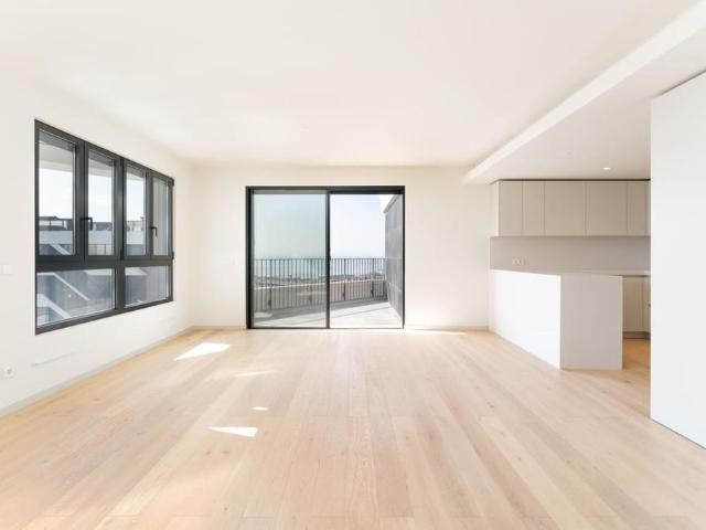 2 Bedroom Apartment with swimming pool, Parque das Nações, Lisboa