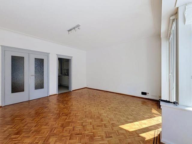 2 bedroom apartment with parking