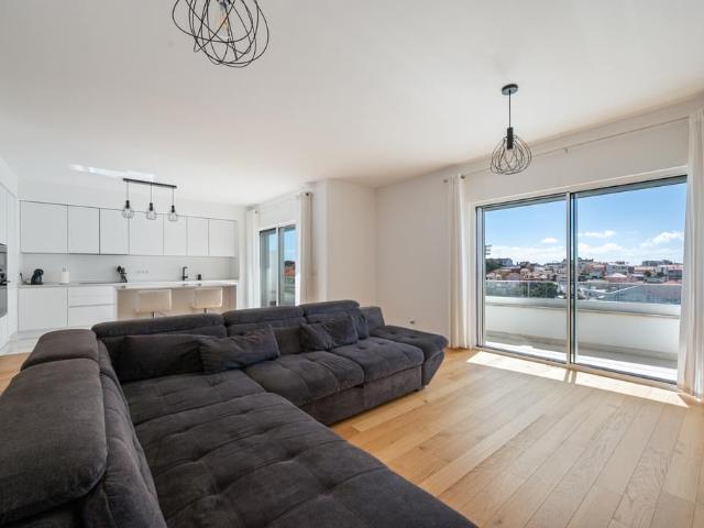 2 Bedroom Apartment with parking, Estoril, Cascais