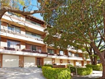 2 Bedroom Apartment with Parking in a Convenient Arncliffe Location