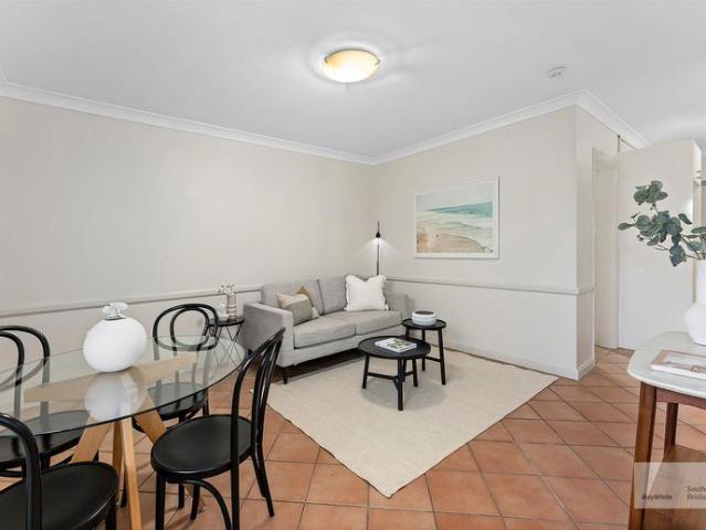 2 Bedroom Apartment with Private Courtyard