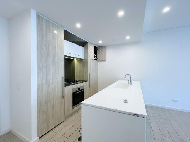 2 Bedroom Apartment with water view To be the first Inspection!