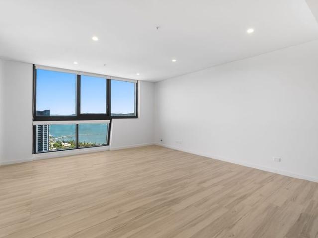 2 Bedroom Apartment with Water Views