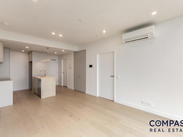 2 Bedroom Apartment With Waterfront Views