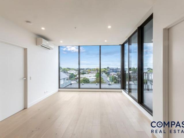 2 Bedroom Apartment With Waterfront Views