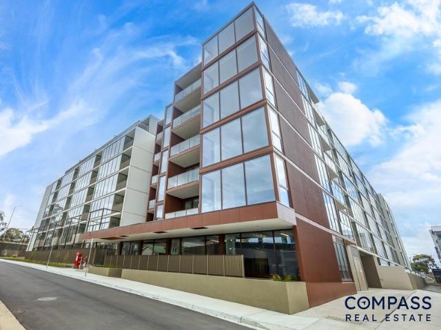 2 Bedroom Apartment With Waterfront Views