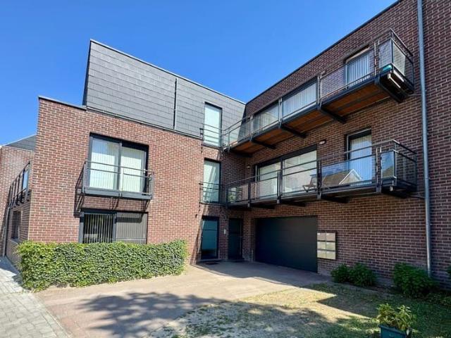 2 bedroom apartment with terrace and private parking