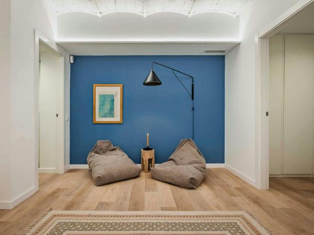 2 Bedroom Apartment with Terrace in Eixample, Barcelona Amsterdam Apartments for Rent