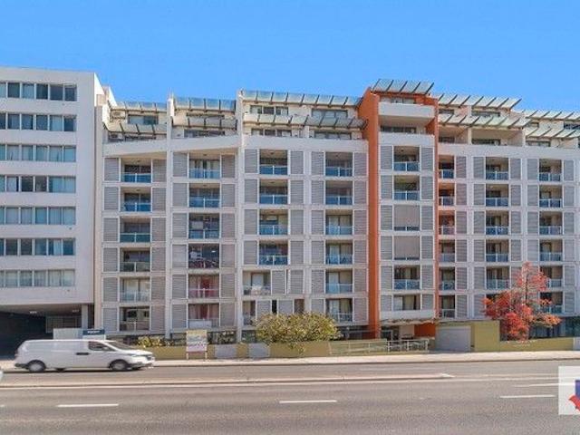 1 bedroom plus 1 Study room Apartment with terrace plus 2 car spaces,156sqm on title