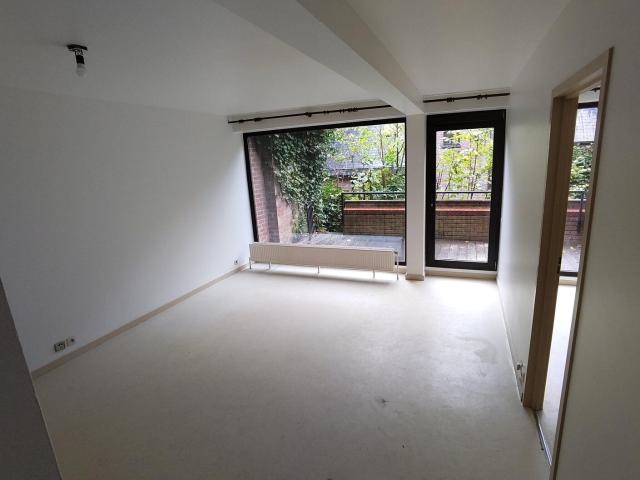2 bedroom apartment with tree lined terrace
