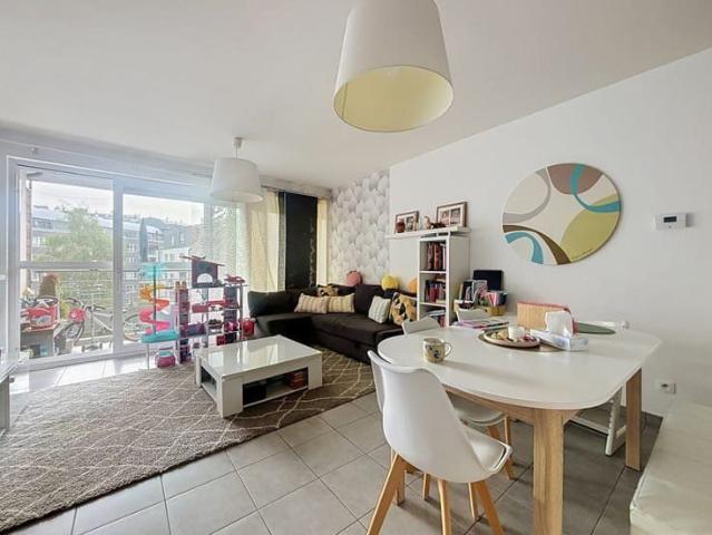 2 Bedroom Apartment with Two Terraces – Avenue Étienne Demun