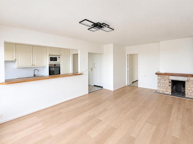 2 BEDROOM APARTMENT + 2 TERRACES – FULLY RENOVATED