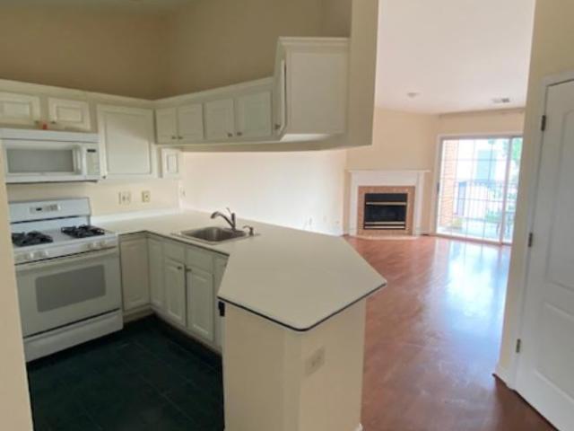 2 bedroom, Arlington VA 22213 105921467