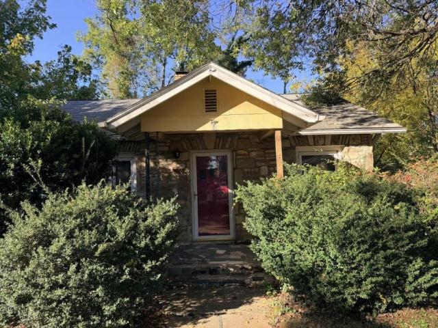 2 bedroom, Asheville NC 28805 105918947