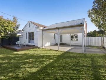 Aspendale, Bangholme, Victoria - Equipped kitchen