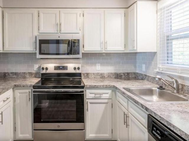 2 bedroom, Attleboro MA 02703 106160817