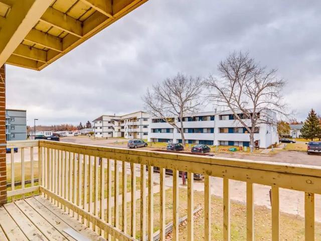 2 Bedroom at Lakewood Manor