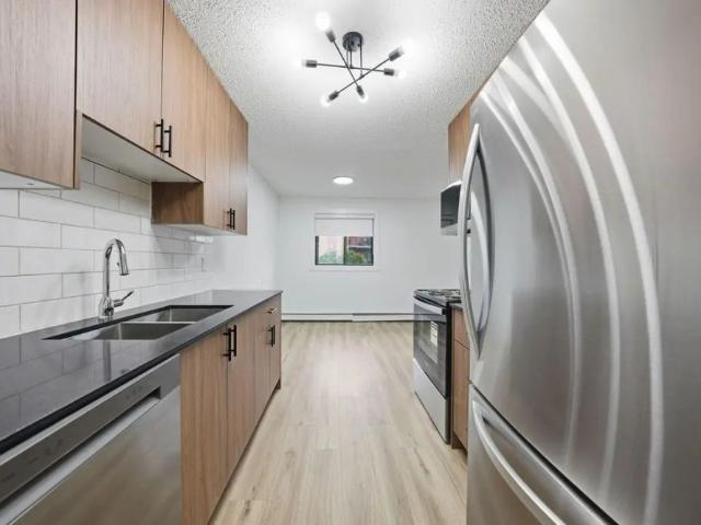 2 Bedroom at Lakewood Manor