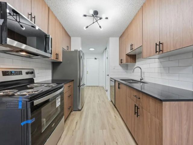 2 Bedroom at Lakewood Manor