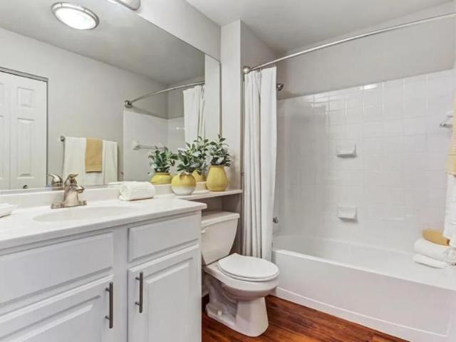 2 bedroom, Aurora IL 60502 105066829