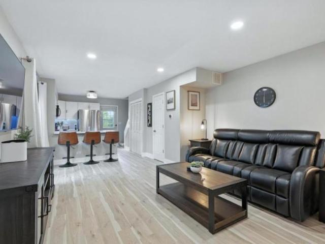 2 bedroom, Aurora IL 60502 105698486
