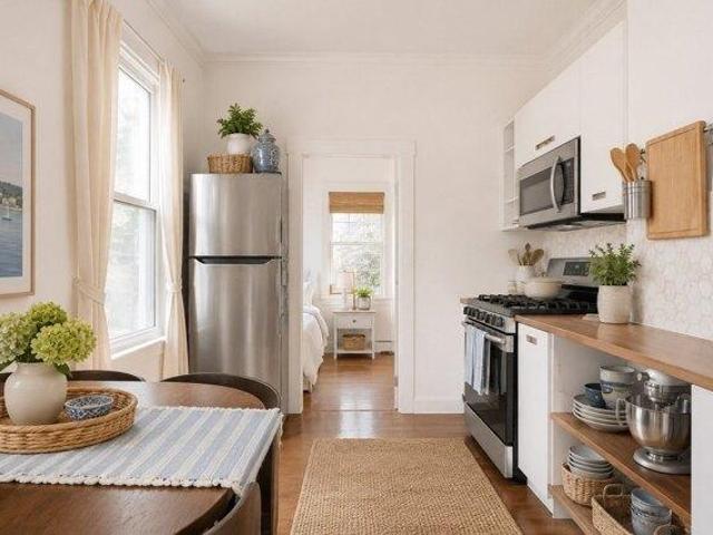 2 bedroom, Boston MA 02113 105552823