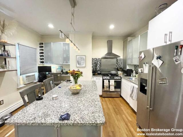 2 bedroom, Boston MA 02127 LS98395395