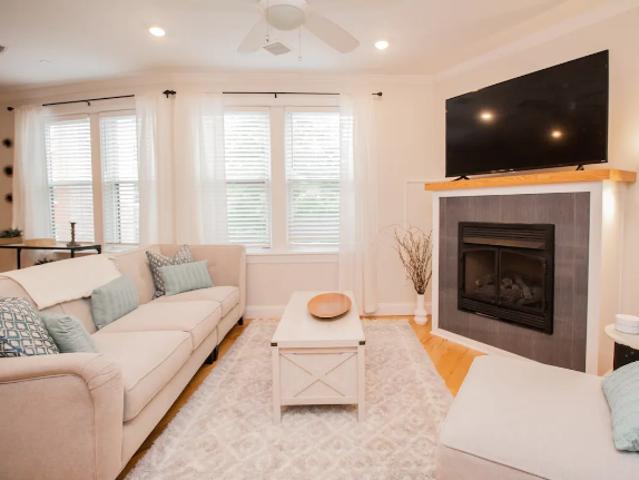 2 bedroom, Boston MA 02120 98273219