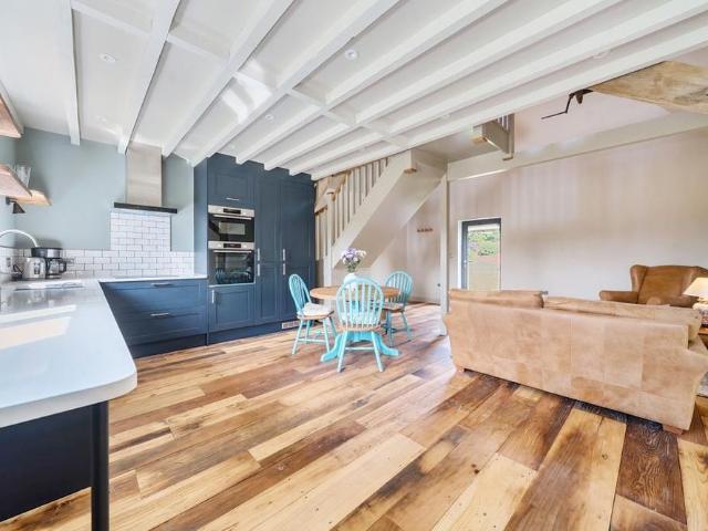 2 bedroom barn to rent