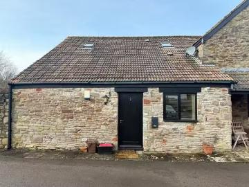2 bedroom barn conversion for rent in Coach House, Main Road.