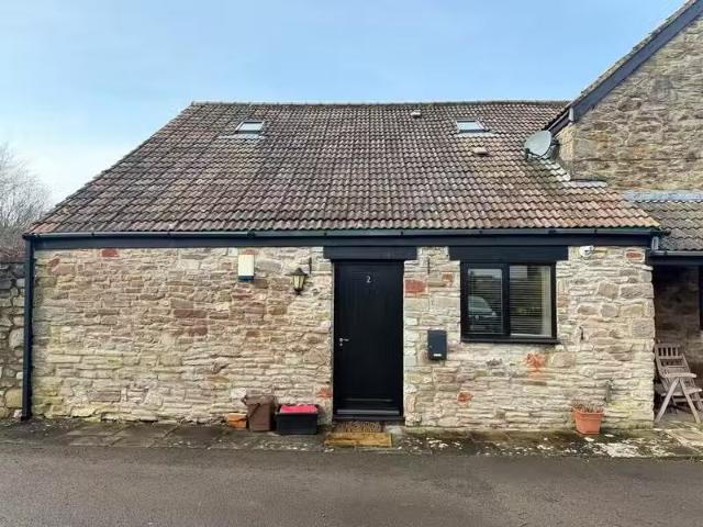 2 bedroom barn conversion for rent in Coach House, Main Road.