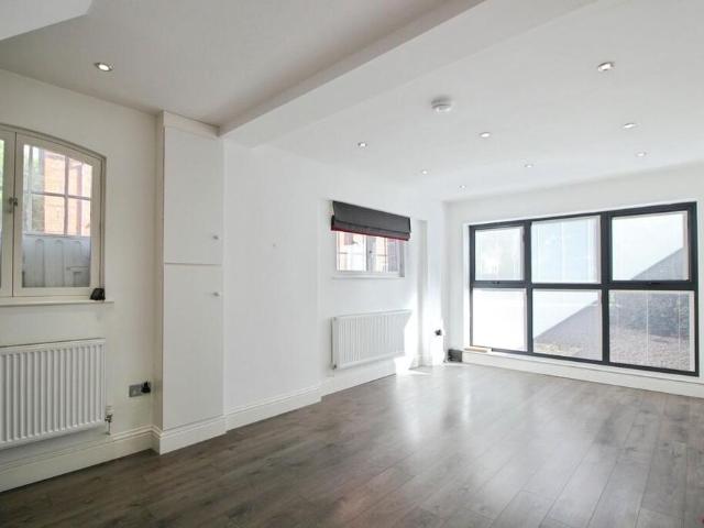 2 bedroom barn conversion to rent