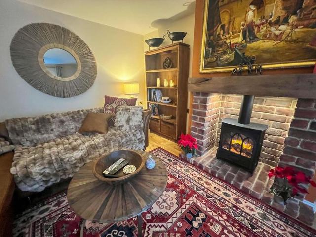 2 bedroom barn conversion to rent
